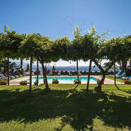 卡萨马瑞恰酒店 *