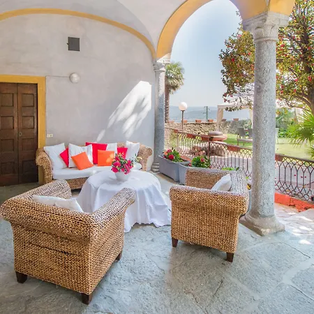 卡萨马瑞恰酒店 *