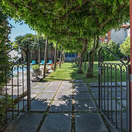 卡萨马瑞恰酒店 *